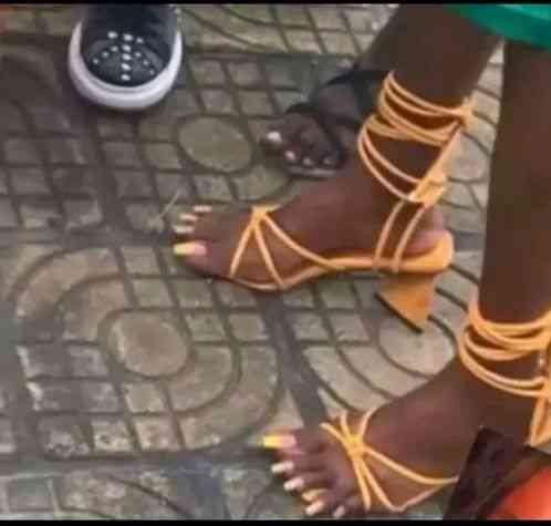 Omoo,if you be fine Girl na from your leg we go know oo | MirrorLog
